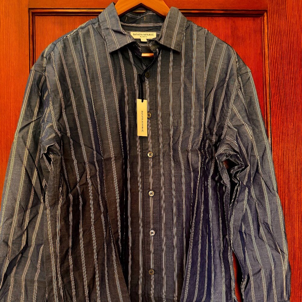 Banana Republic Relaxed Fit Washed Cotton Poplin Shirt. Size Medium NWT